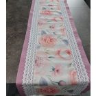 Púderrózsa – 3D pamut asztali futó, 39 × 135 cm